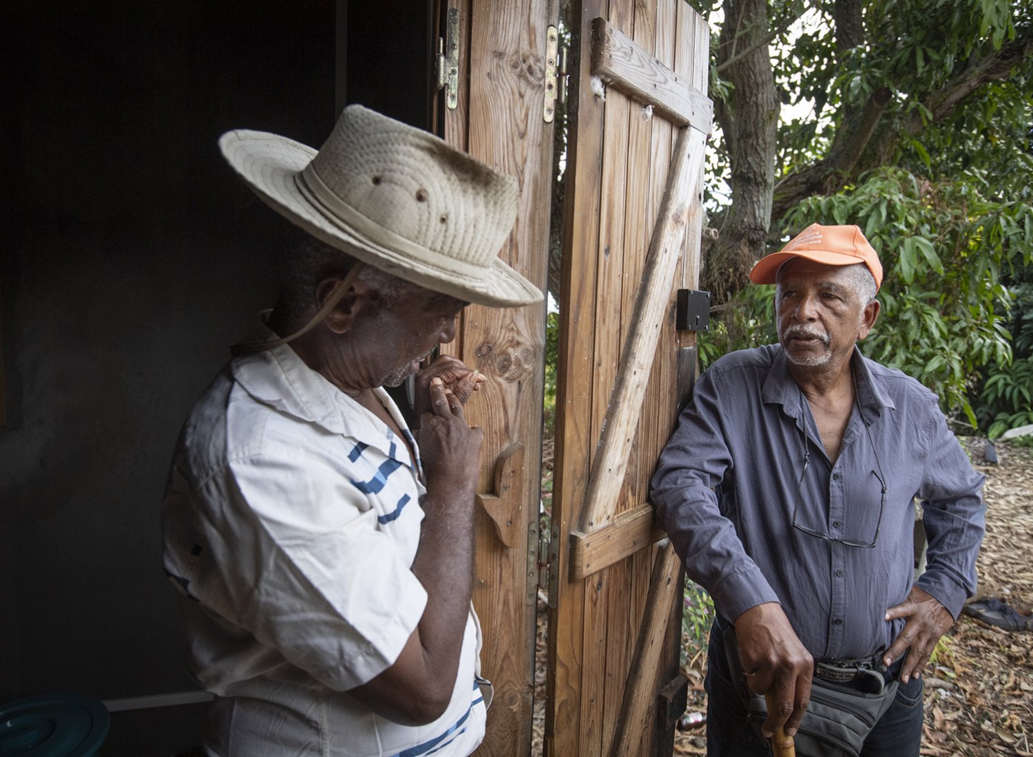 un bénévole du secours catholique rencontre une personne âgée isolée et mal-logée à la réunion